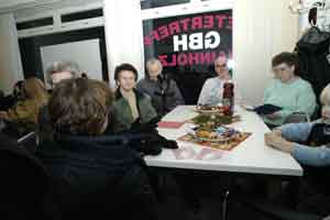 Am Tisch